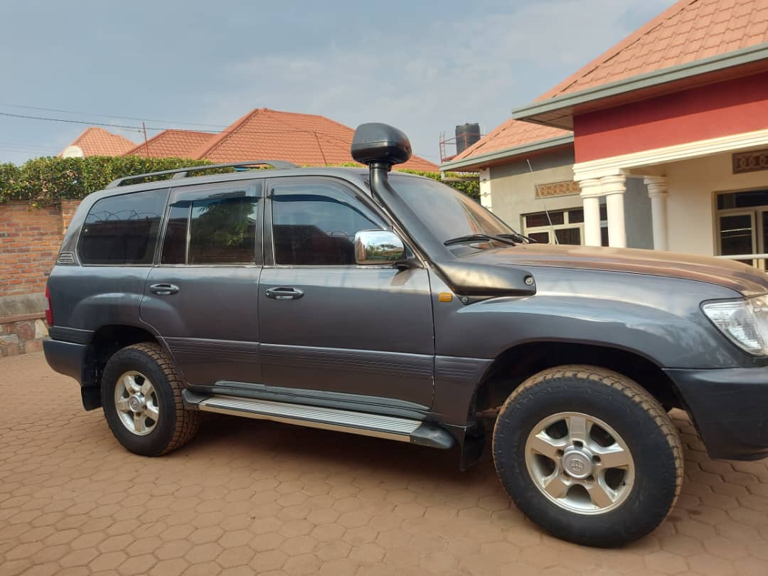 Bere 347: Land cruiser Amazon 100 series is available for sale