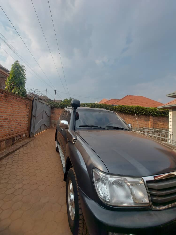 Bere 347: Land cruiser Amazon 100 series is available for sale