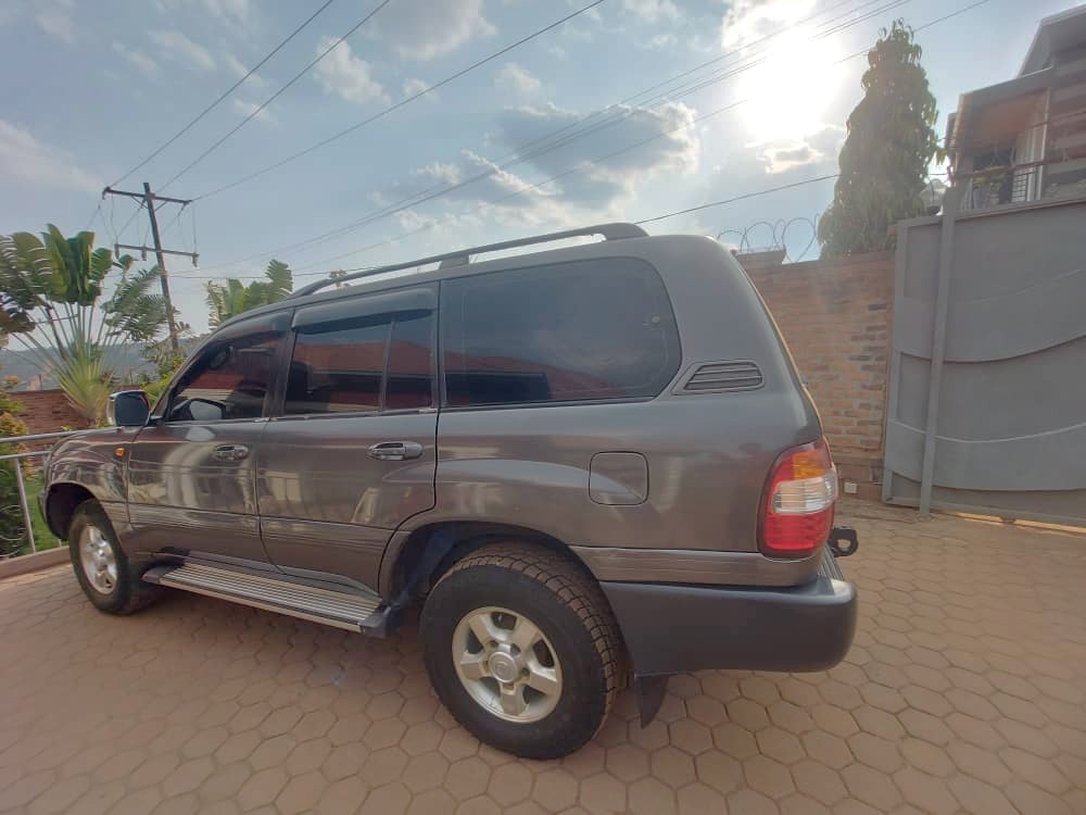 Bere 347: Land cruiser Amazon 100 series is available for sale