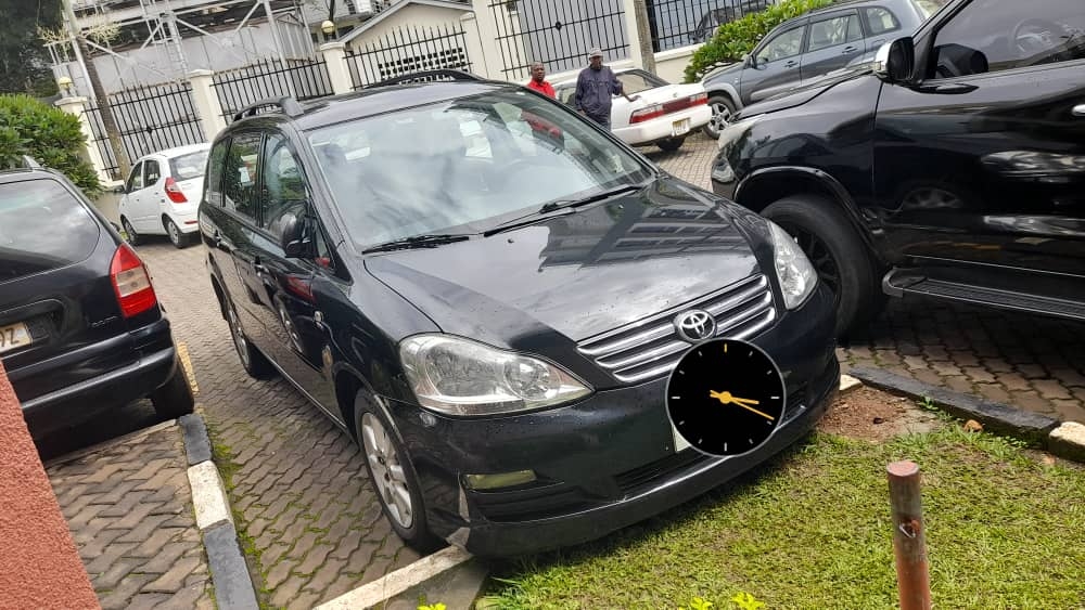 Bere 300 AV11: avensis   is available for sale