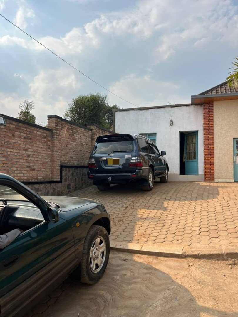 Bere 347: Land cruiser serie 10 is available for sale