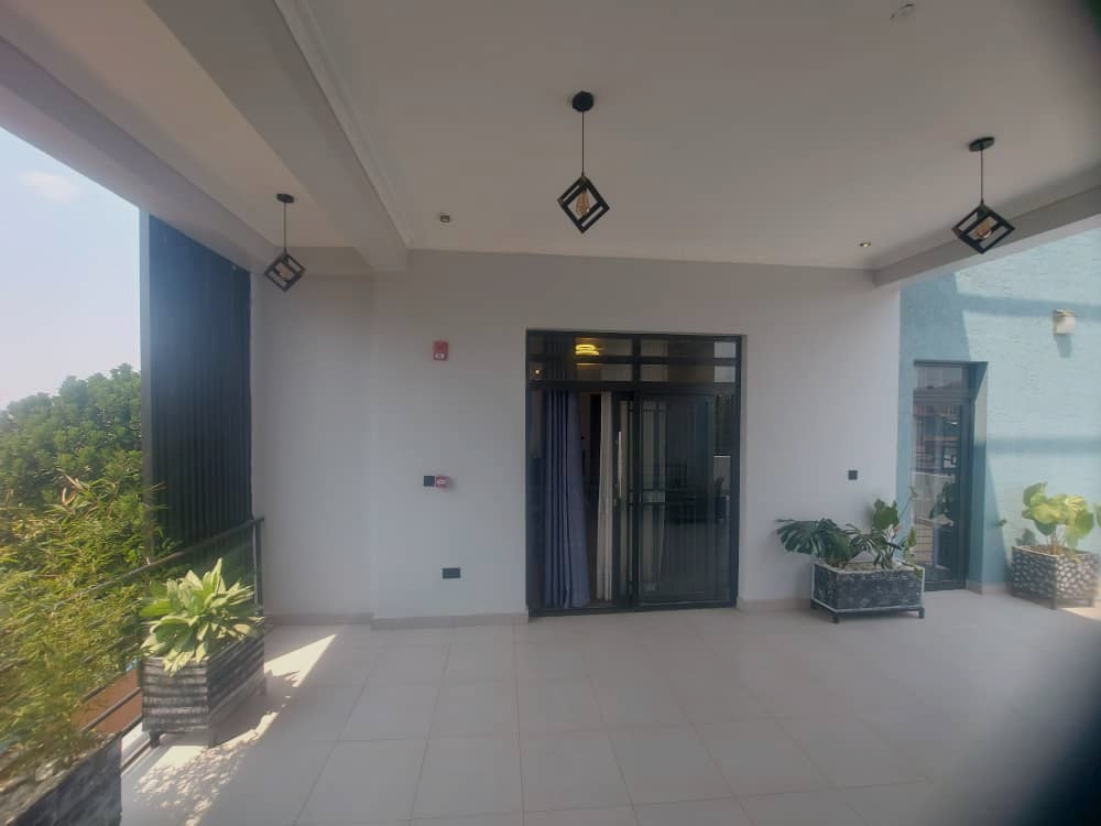 BERE 113:Kagarama very nice house for rent at lowest price #+250780675812