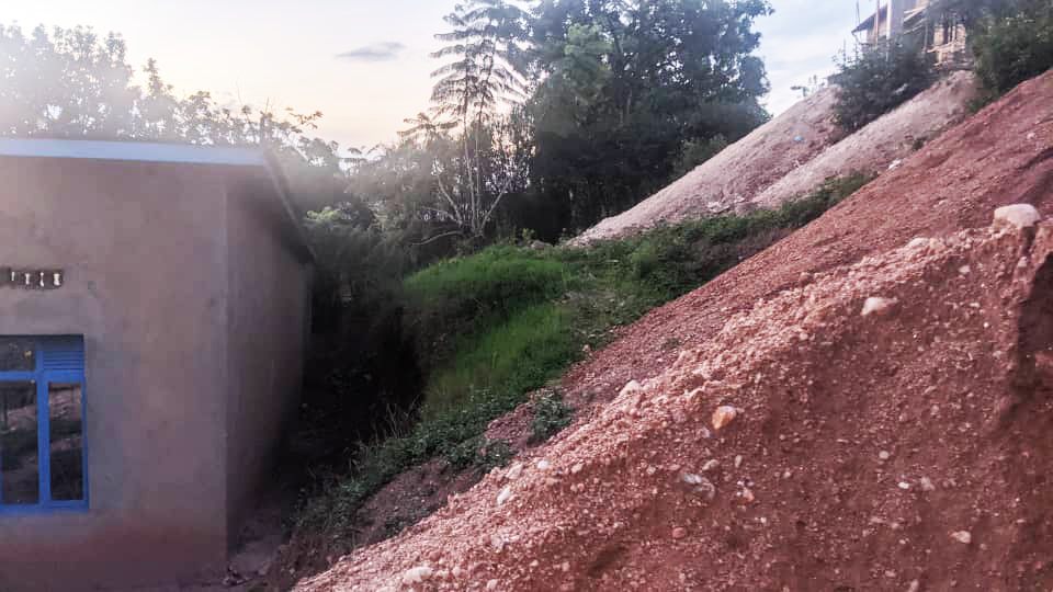 BERE 61 IY BISHENYI. BISHENYI NICE PLOT FOR SALE near Rwanda charity eye Hospital INCLUDING SMALL HOUSE !#+25078065812