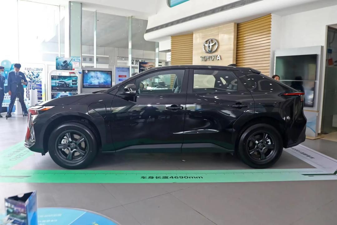 BERE 008 :TOYOTA BZ4 in good condition is available for sale #+250780675812